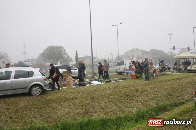 Zdjęcie w galerii na portalu naszraciborz.pl: Jarmark na granicy - dużo sprzedających, dużo kupujących wiadomości z regionu