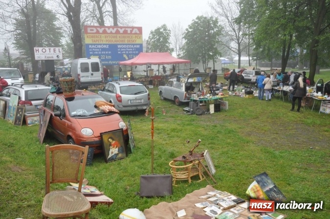 Zdjęcie w galerii na portalu naszraciborz.pl: Jarmark na granicy - dużo sprzedających, dużo kupujących wiadomości z regionu