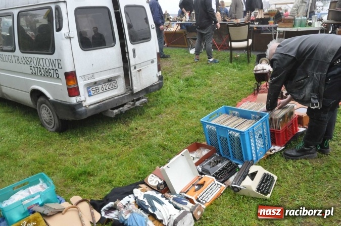 Zdjęcie w galerii na portalu naszraciborz.pl: Jarmark na granicy - dużo sprzedających, dużo kupujących wiadomości z regionu