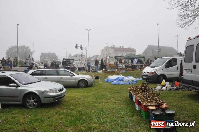 Zdjęcie w galerii na portalu naszraciborz.pl: Jarmark na granicy - dużo sprzedających, dużo kupujących wiadomości z regionu