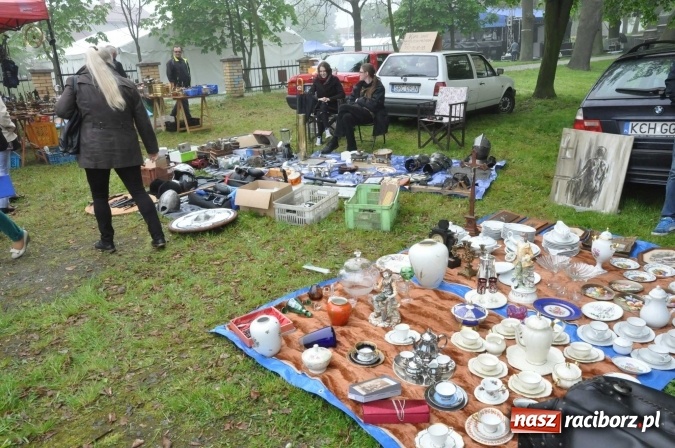 Zdjęcie w galerii na portalu naszraciborz.pl: Jarmark na granicy - dużo sprzedających, dużo kupujących wiadomości z regionu