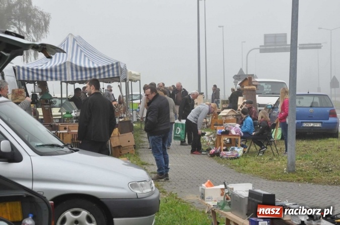 Zdjęcie w galerii na portalu naszraciborz.pl: Jarmark na granicy - dużo sprzedających, dużo kupujących wiadomości z regionu