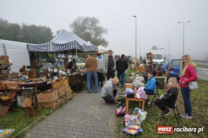 Zdjęcie w galerii na portalu naszraciborz.pl: Jarmark na granicy - dużo sprzedających, dużo kupujących wiadomości z regionu