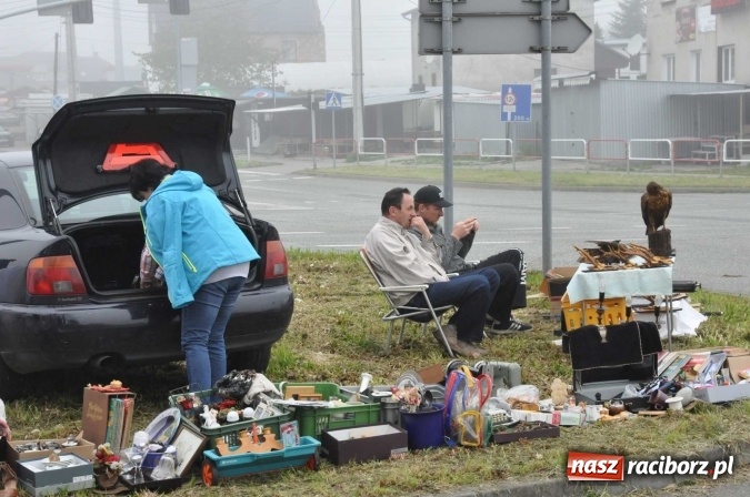 Zdjęcie w galerii na portalu naszraciborz.pl: Jarmark na granicy - dużo sprzedających, dużo kupujących wiadomości z regionu