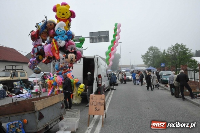 Zdjęcie w galerii na portalu naszraciborz.pl: Jarmark na granicy - dużo sprzedających, dużo kupujących wiadomości z regionu
