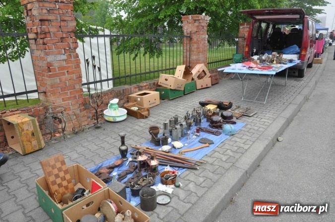 Zdjęcie w galerii na portalu naszraciborz.pl: Jarmark na granicy - dużo sprzedających, dużo kupujących wiadomości z regionu