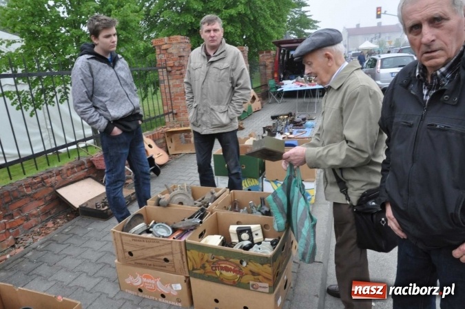 Zdjęcie w galerii na portalu naszraciborz.pl: Jarmark na granicy - dużo sprzedających, dużo kupujących wiadomości z regionu