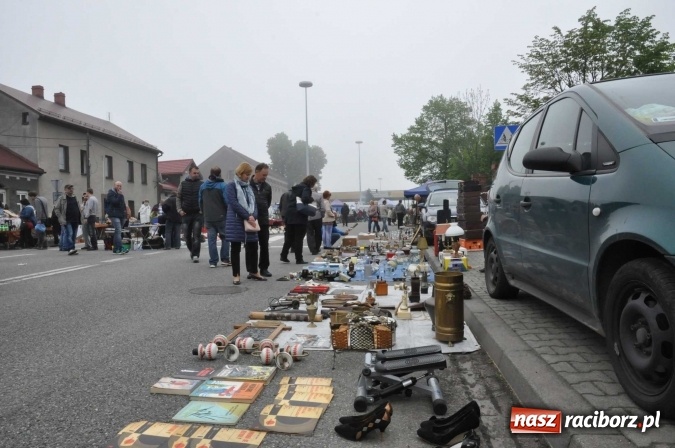 Zdjęcie w galerii na portalu naszraciborz.pl: Jarmark na granicy - dużo sprzedających, dużo kupujących wiadomości z regionu