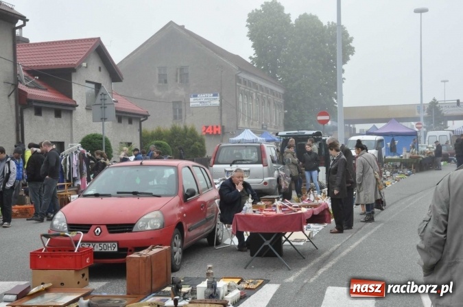 Zdjęcie w galerii na portalu naszraciborz.pl: Jarmark na granicy - dużo sprzedających, dużo kupujących wiadomości z regionu