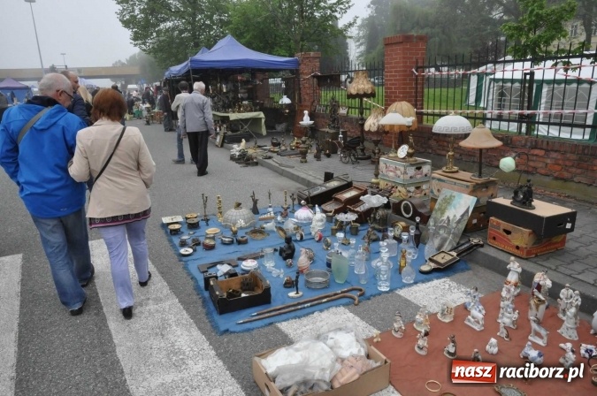 Zdjęcie w galerii na portalu naszraciborz.pl: Jarmark na granicy - dużo sprzedających, dużo kupujących wiadomości z regionu