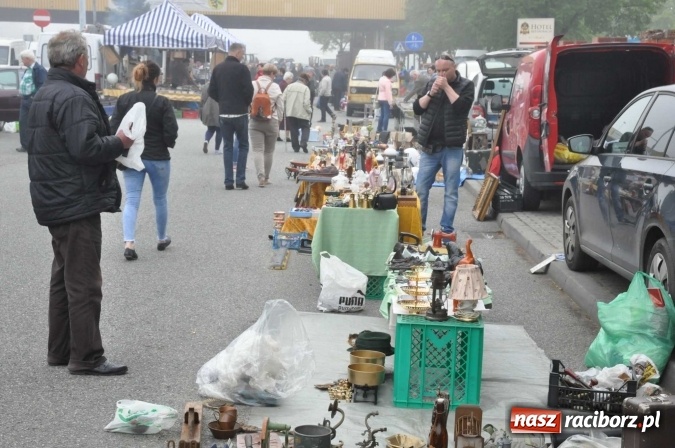 Zdjęcie w galerii na portalu naszraciborz.pl: Jarmark na granicy - dużo sprzedających, dużo kupujących wiadomości z regionu