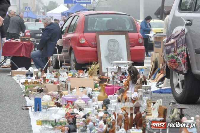 Zdjęcie w galerii na portalu naszraciborz.pl: Jarmark na granicy - dużo sprzedających, dużo kupujących wiadomości z regionu