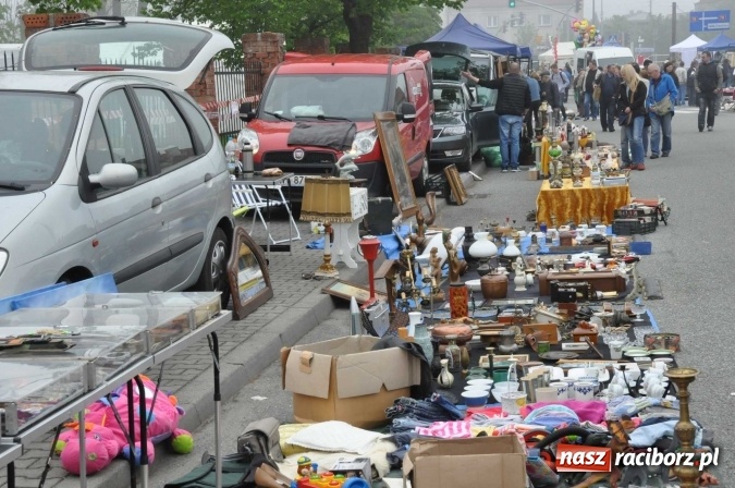 Zdjęcie w galerii na portalu naszraciborz.pl: Jarmark na granicy - dużo sprzedających, dużo kupujących wiadomości z regionu