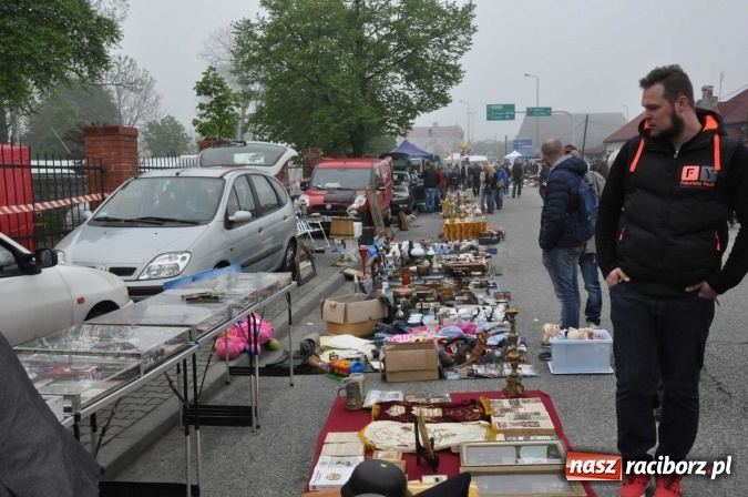 Zdjęcie w galerii na portalu naszraciborz.pl: Jarmark na granicy - dużo sprzedających, dużo kupujących wiadomości z regionu