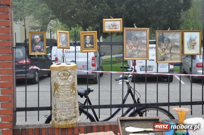 Zdjęcie w galerii na portalu naszraciborz.pl: Jarmark na granicy - dużo sprzedających, dużo kupujących wiadomości z regionu