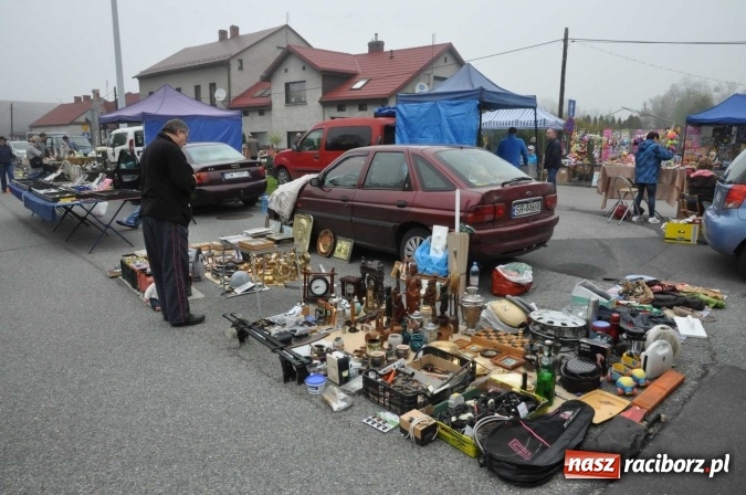 Zdjęcie w galerii na portalu naszraciborz.pl: Jarmark na granicy - dużo sprzedających, dużo kupujących wiadomości z regionu