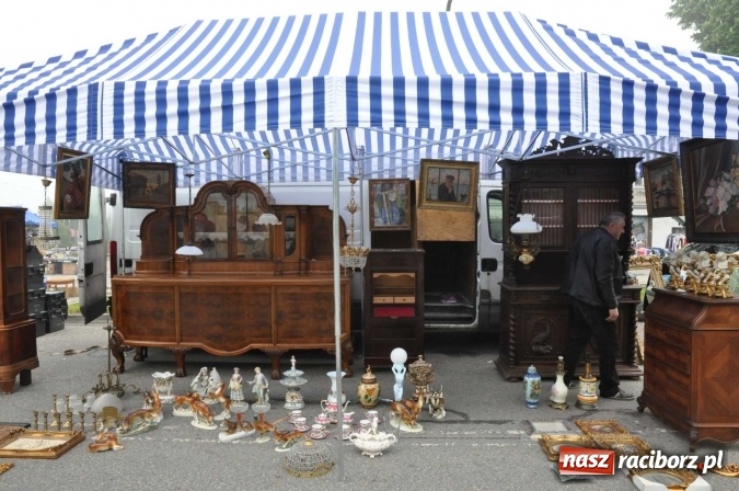 Zdjęcie w galerii na portalu naszraciborz.pl: Jarmark na granicy - dużo sprzedających, dużo kupujących wiadomości z regionu