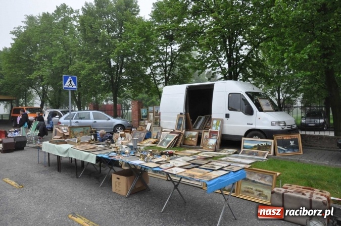 Zdjęcie w galerii na portalu naszraciborz.pl: Jarmark na granicy - dużo sprzedających, dużo kupujących wiadomości z regionu