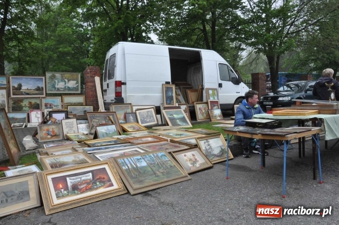 Zdjęcie w galerii na portalu naszraciborz.pl: Jarmark na granicy - dużo sprzedających, dużo kupujących wiadomości z regionu