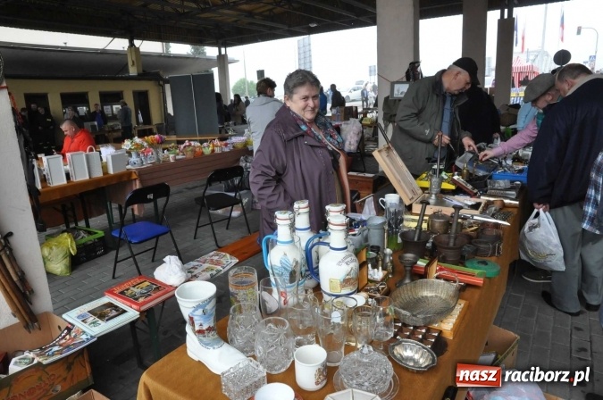 Zdjęcie w galerii na portalu naszraciborz.pl: Jarmark na granicy - dużo sprzedających, dużo kupujących wiadomości z regionu