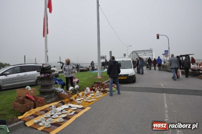 Zdjęcie w galerii na portalu naszraciborz.pl: Jarmark na granicy - dużo sprzedających, dużo kupujących wiadomości z regionu