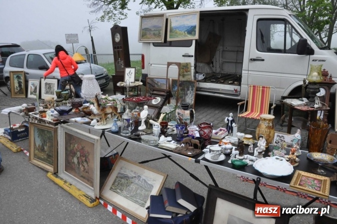 Zdjęcie w galerii na portalu naszraciborz.pl: Jarmark na granicy - dużo sprzedających, dużo kupujących wiadomości z regionu