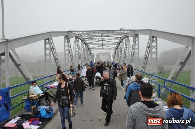 Zdjęcie w galerii na portalu naszraciborz.pl: Jarmark na granicy - dużo sprzedających, dużo kupujących wiadomości z regionu