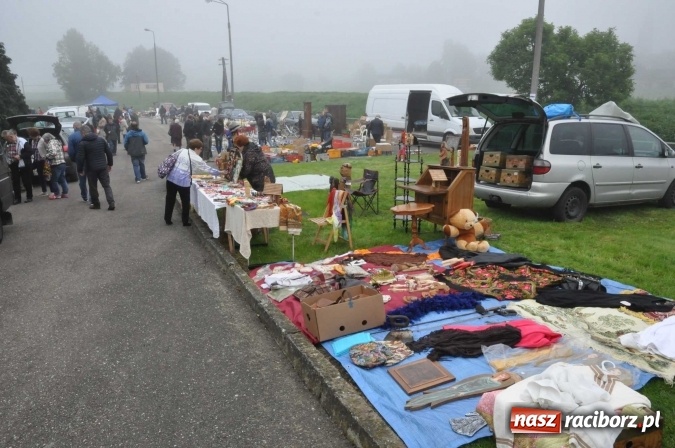 Zdjęcie w galerii na portalu naszraciborz.pl: Jarmark na granicy - dużo sprzedających, dużo kupujących wiadomości z regionu