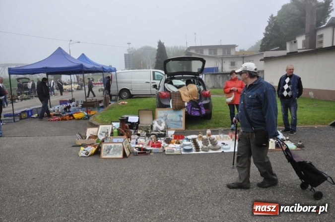 Zdjęcie w galerii na portalu naszraciborz.pl: Jarmark na granicy - dużo sprzedających, dużo kupujących wiadomości z regionu