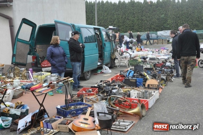 Zdjęcie w galerii na portalu naszraciborz.pl: Jarmark na granicy - dużo sprzedających, dużo kupujących wiadomości z regionu