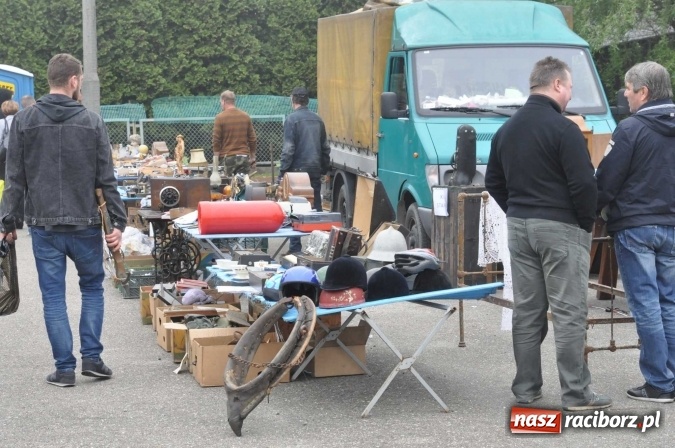 Zdjęcie w galerii na portalu naszraciborz.pl: Jarmark na granicy - dużo sprzedających, dużo kupujących wiadomości z regionu