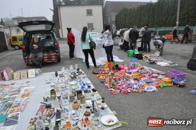 Zdjęcie w galerii na portalu naszraciborz.pl: Jarmark na granicy - dużo sprzedających, dużo kupujących wiadomości z regionu