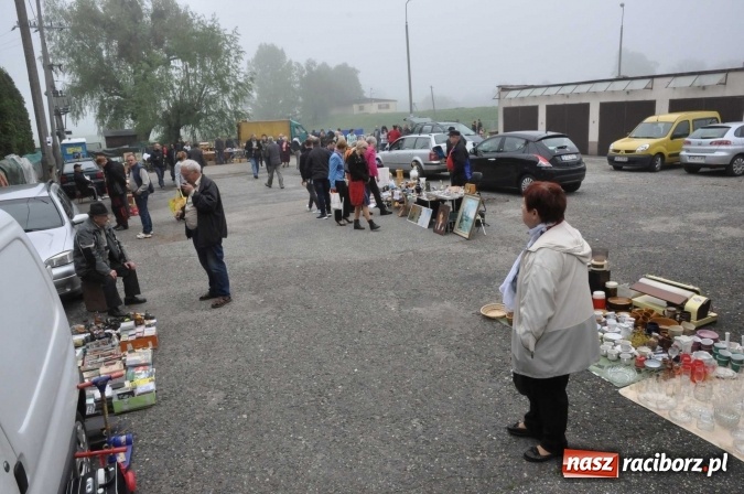 Zdjęcie w galerii na portalu naszraciborz.pl: Jarmark na granicy - dużo sprzedających, dużo kupujących wiadomości z regionu