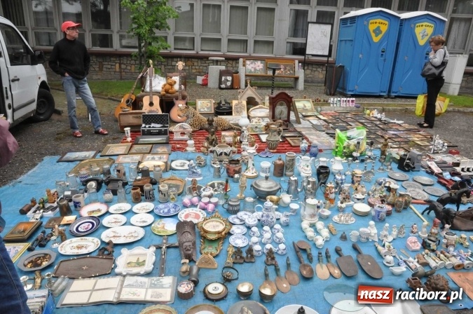 Zdjęcie w galerii na portalu naszraciborz.pl: Jarmark na granicy - dużo sprzedających, dużo kupujących wiadomości z regionu