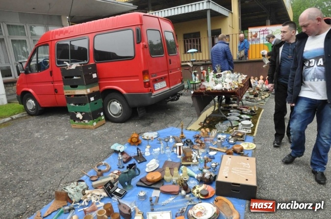 Zdjęcie w galerii na portalu naszraciborz.pl: Jarmark na granicy - dużo sprzedających, dużo kupujących wiadomości z regionu