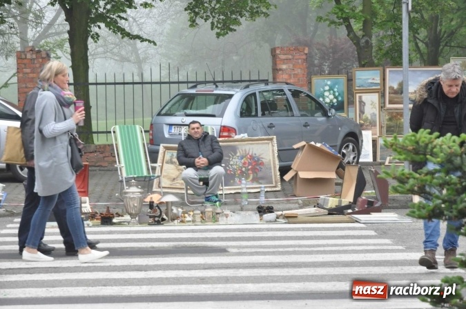 Zdjęcie w galerii na portalu naszraciborz.pl: Jarmark na granicy - dużo sprzedających, dużo kupujących wiadomości z regionu