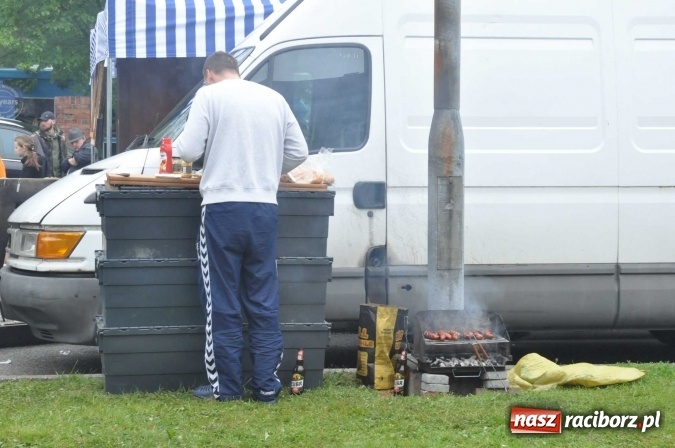 Zdjęcie w galerii na portalu naszraciborz.pl: Jarmark na granicy - dużo sprzedających, dużo kupujących wiadomości z regionu