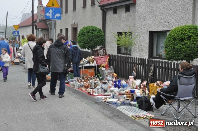 Zdjęcie w galerii na portalu naszraciborz.pl: Jarmark na granicy - dużo sprzedających, dużo kupujących wiadomości z regionu
