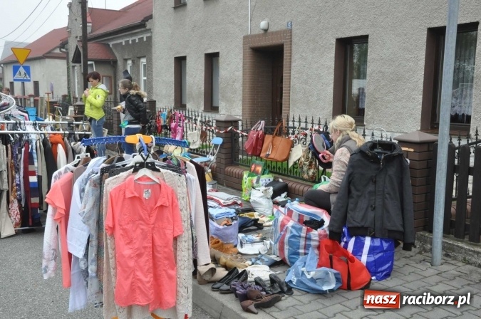 Zdjęcie w galerii na portalu naszraciborz.pl: Jarmark na granicy - dużo sprzedających, dużo kupujących wiadomości z regionu