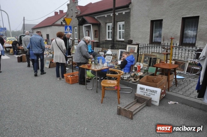 Zdjęcie w galerii na portalu naszraciborz.pl: Jarmark na granicy - dużo sprzedających, dużo kupujących wiadomości z regionu