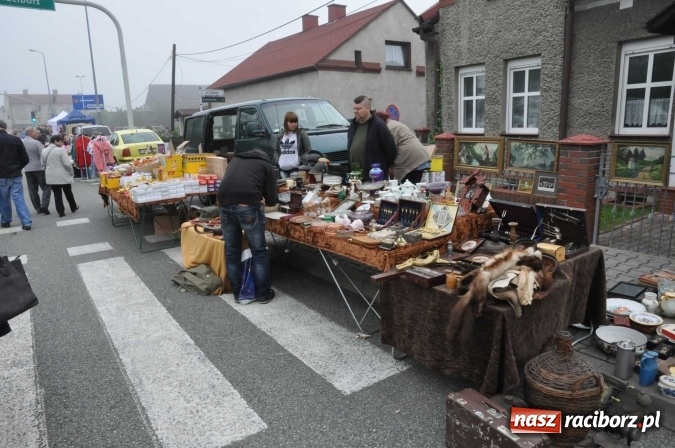Zdjęcie w galerii na portalu naszraciborz.pl: Jarmark na granicy - dużo sprzedających, dużo kupujących wiadomości z regionu