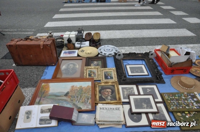 Zdjęcie w galerii na portalu naszraciborz.pl: Jarmark na granicy - dużo sprzedających, dużo kupujących wiadomości z regionu