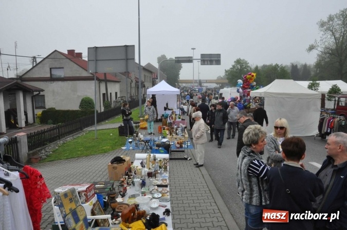 Zdjęcie w galerii na portalu naszraciborz.pl: Jarmark na granicy - dużo sprzedających, dużo kupujących wiadomości z regionu