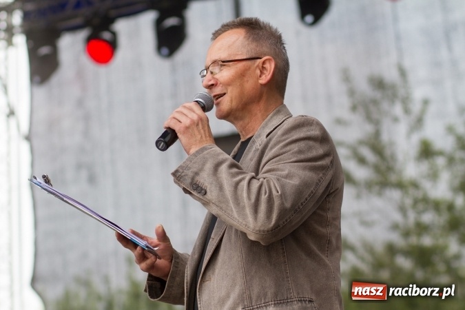 Zdjęcie w galerii na portalu naszraciborz.pl: Najmłodsi mieszkańcy gminy na scenie festynu rodzinnego w Pietrowicach Wielkich  wiadomości z regionu