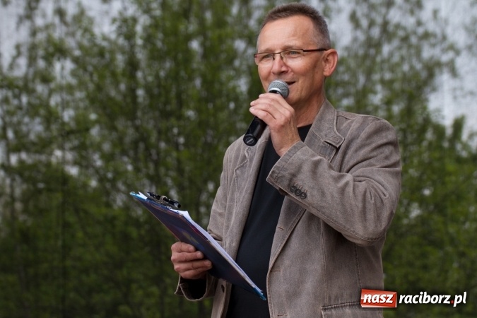 Zdjęcie w galerii na portalu naszraciborz.pl: Najmłodsi mieszkańcy gminy na scenie festynu rodzinnego w Pietrowicach Wielkich  wiadomości z regionu