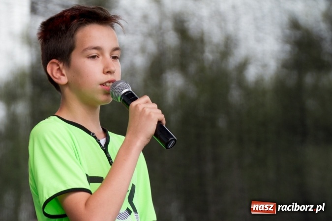 Zdjęcie w galerii na portalu naszraciborz.pl: Najmłodsi mieszkańcy gminy na scenie festynu rodzinnego w Pietrowicach Wielkich  wiadomości z regionu