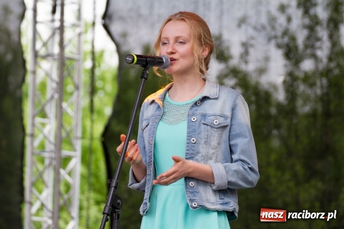 Zdjęcie w galerii na portalu naszraciborz.pl: Najmłodsi mieszkańcy gminy na scenie festynu rodzinnego w Pietrowicach Wielkich  wiadomości z regionu