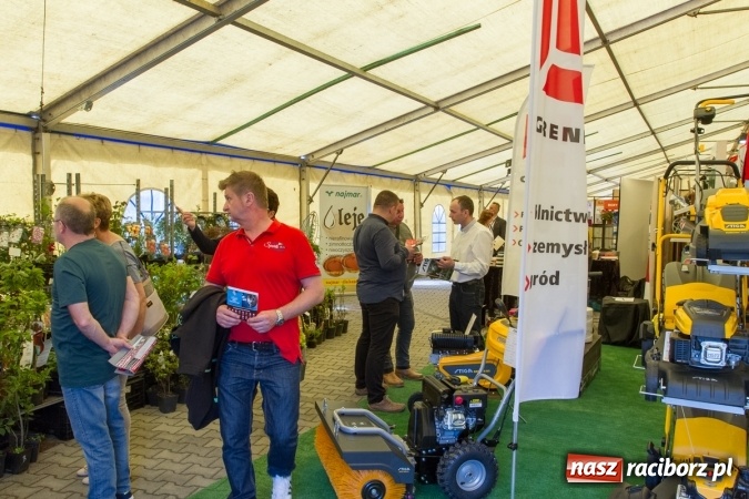 Zdjęcie w galerii na portalu naszraciborz.pl: Najmłodsi mieszkańcy gminy na scenie festynu rodzinnego w Pietrowicach Wielkich  wiadomości z regionu