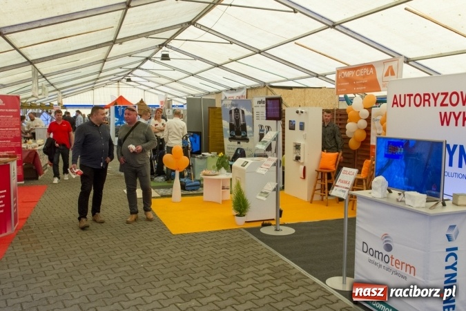 Zdjęcie w galerii na portalu naszraciborz.pl: Najmłodsi mieszkańcy gminy na scenie festynu rodzinnego w Pietrowicach Wielkich  wiadomości z regionu