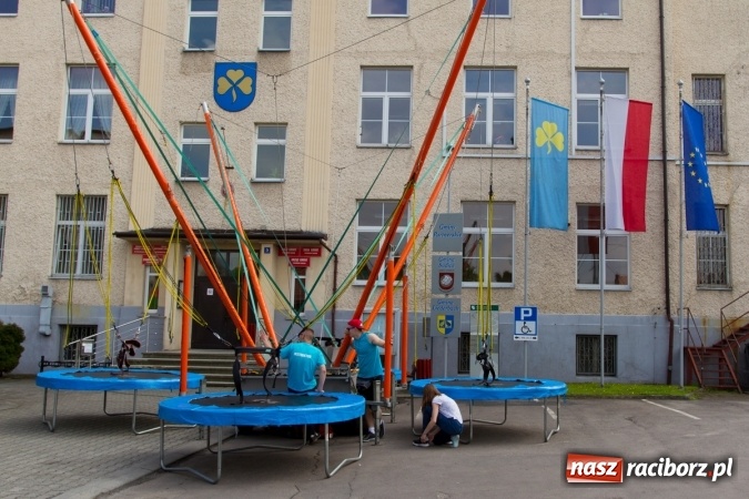 Zdjęcie w galerii na portalu naszraciborz.pl: Najmłodsi mieszkańcy gminy na scenie festynu rodzinnego w Pietrowicach Wielkich  wiadomości z regionu